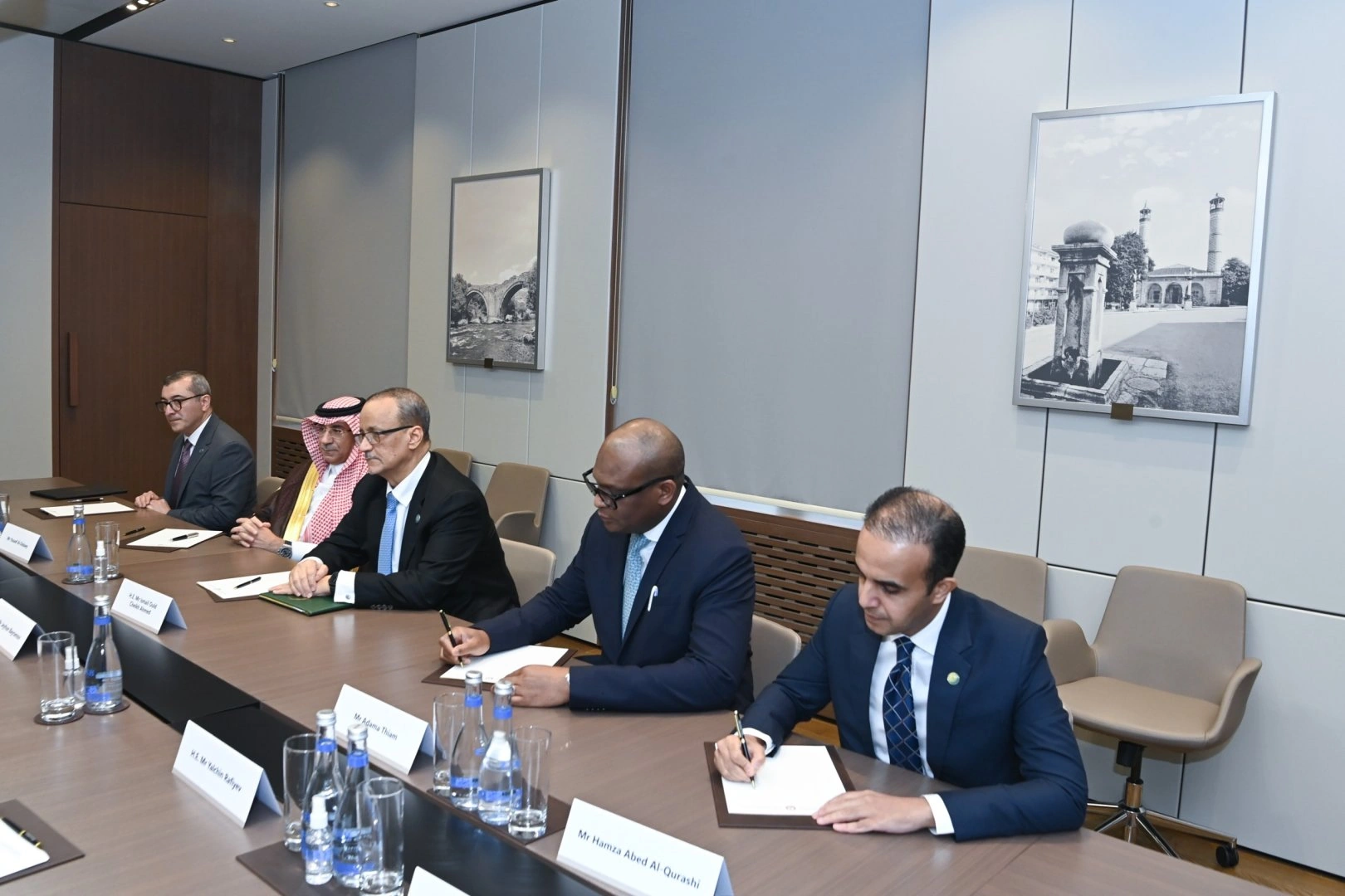 Azerbaijani FM, OIC chief discuss preparations for 2027 Baku summit (PHOTO)