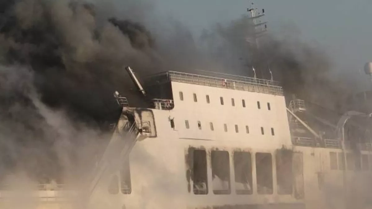 Search continues for 28 missing after ferry fire off Indonesia's Madura island VIDEO