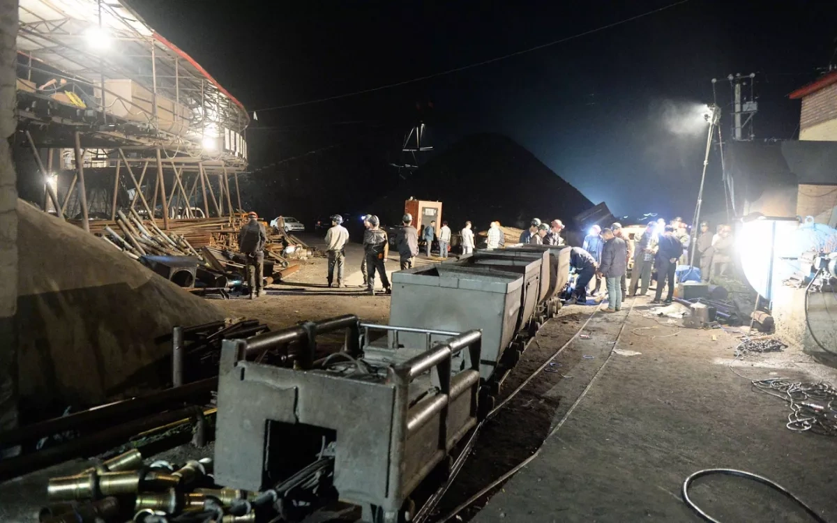 Emergency at Russian mine: over 130 miners evacuated