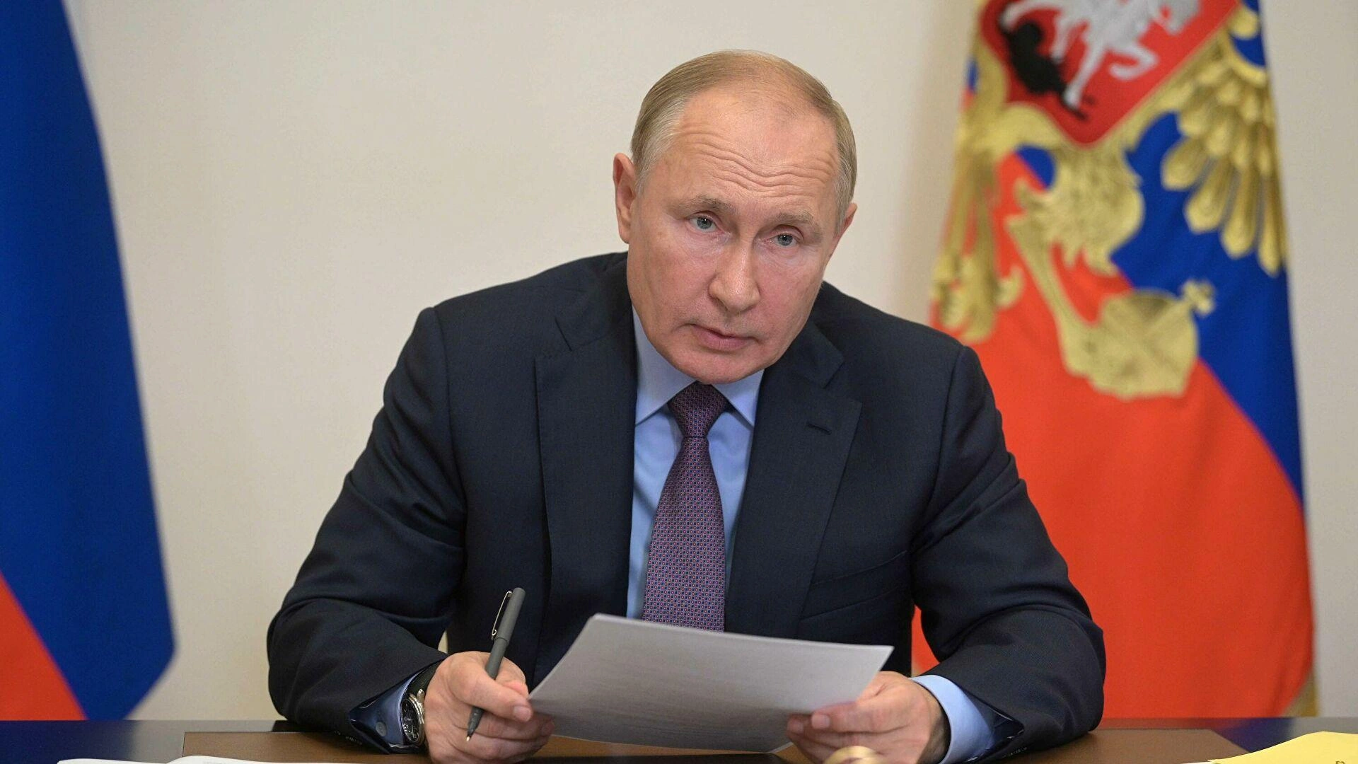 Public support for Putin remains high, new opinion poll indicates