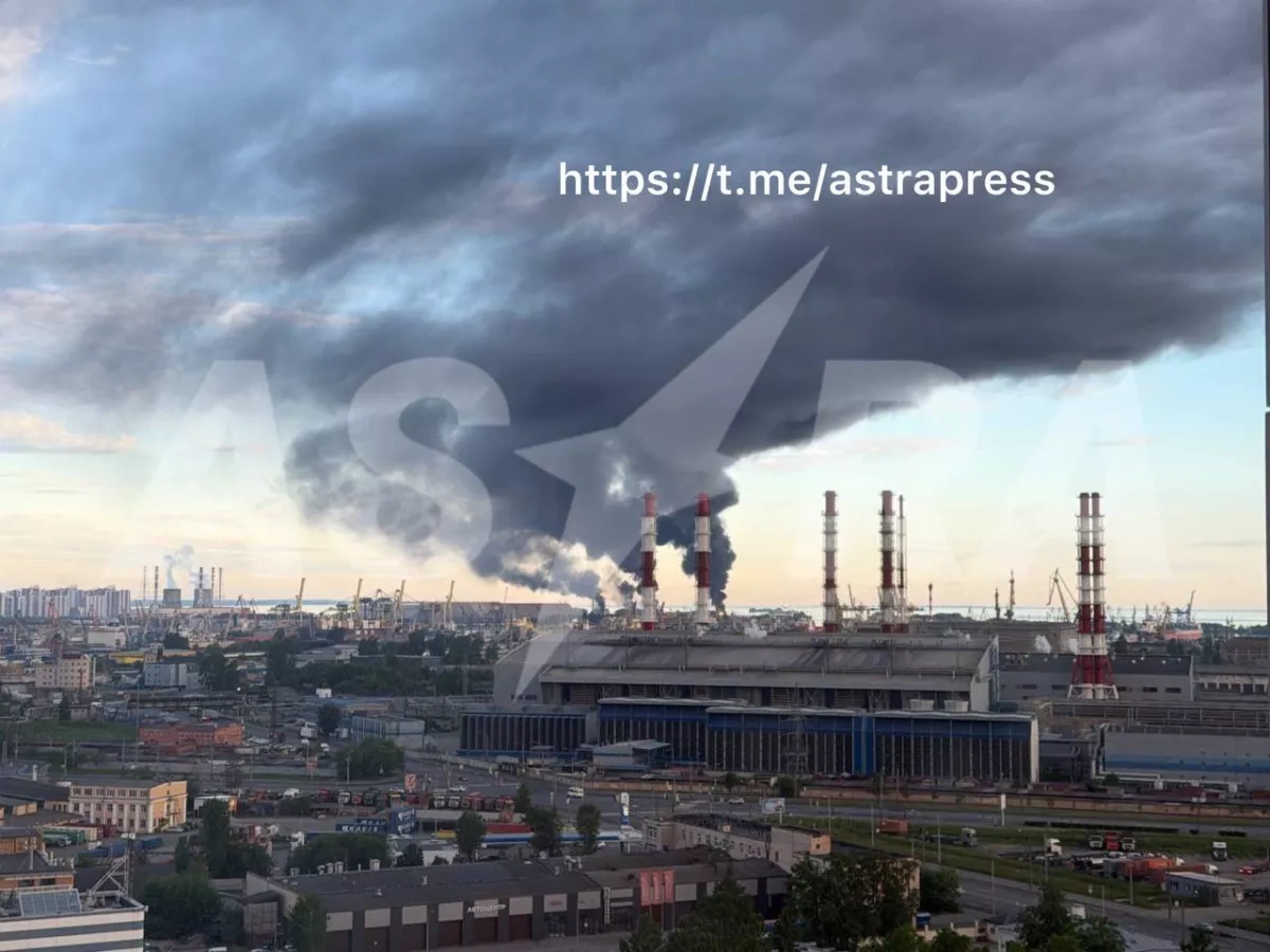 ASTRA: Drone strike triggers fire at oil terminal in Russia's St. Petersburg PHOTO / VIDEO