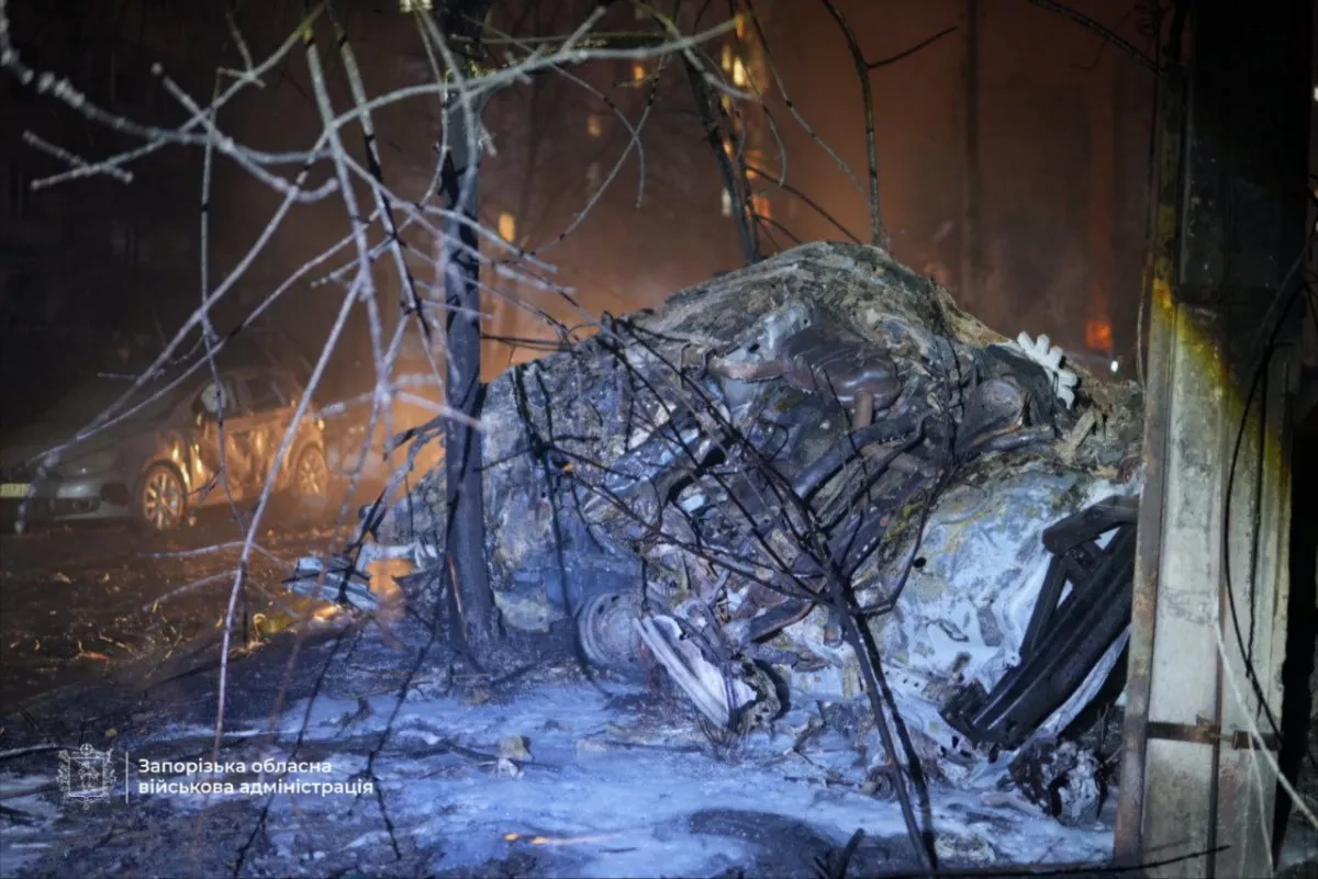 Woman dies, four others hurt after Russia massively strikes Zaporizhzhia PHOTO