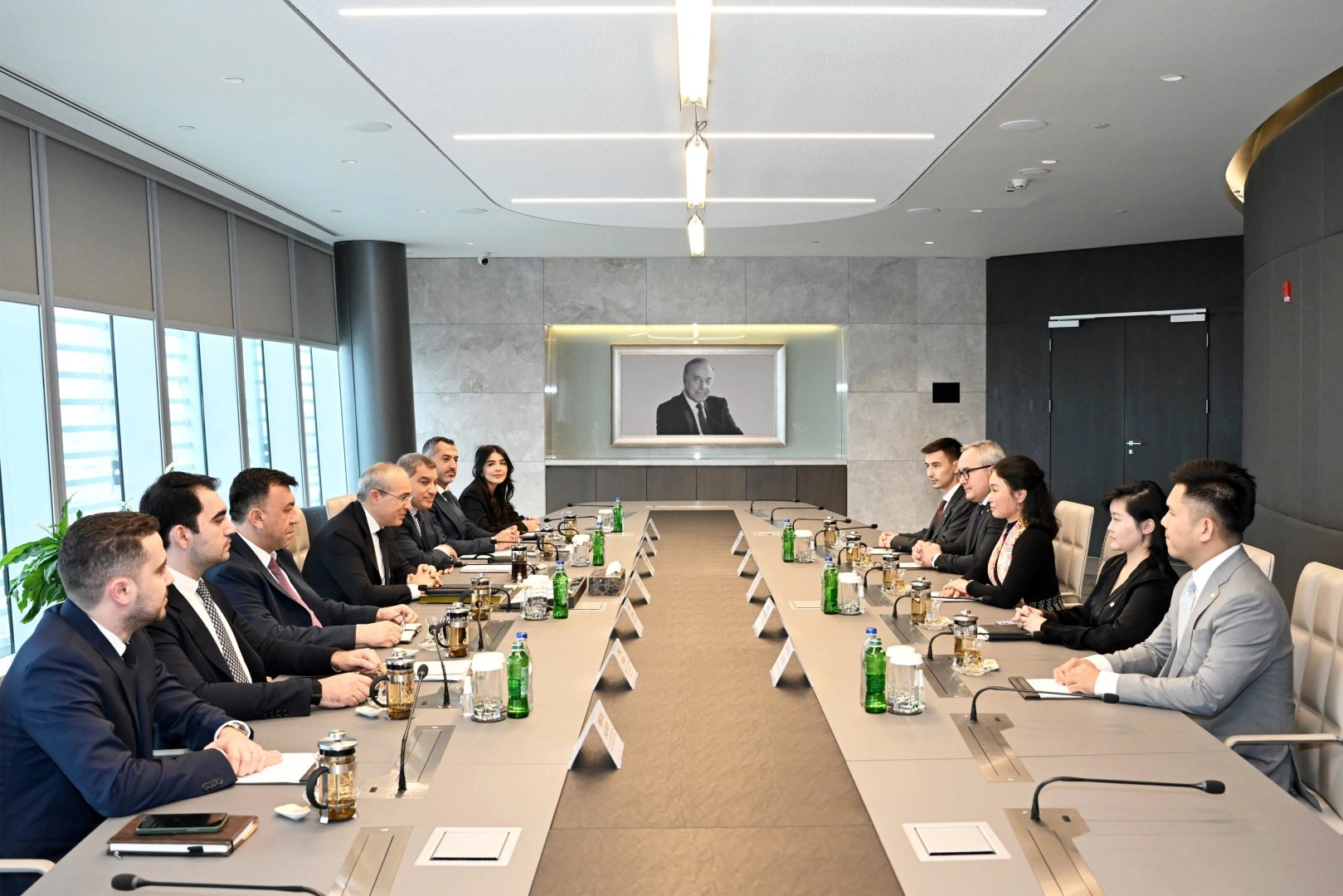 Azerbaijan evaluates co-op with Vietnamese company on production of electric vehicles