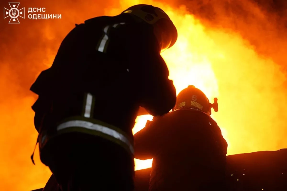 Russia strikes southern Ukraine, fires erupt in Odesa, Kherson PHOTO