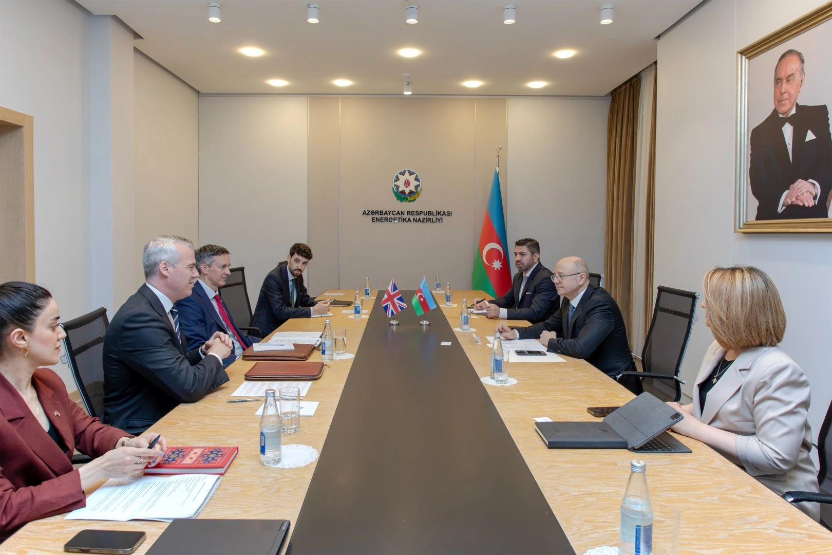 Azerbaijan and UK review strategic energy collaboration (PHOTO)