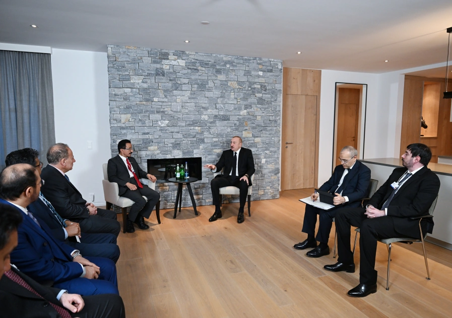 President Ilham Aliyev meets with Chairman and CEO of DP World group of companies in Davos (PHOTO)