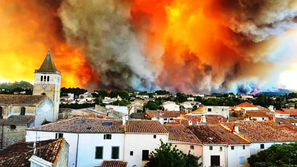 France swelters as wildfires force mass evacuations