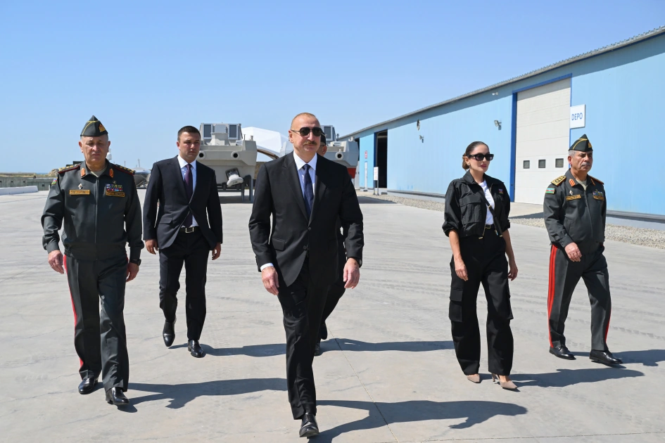 President Ilham Aliyev and First Lady Mehriban Aliyeva visit Azerbaijani Navy (PHOTO)