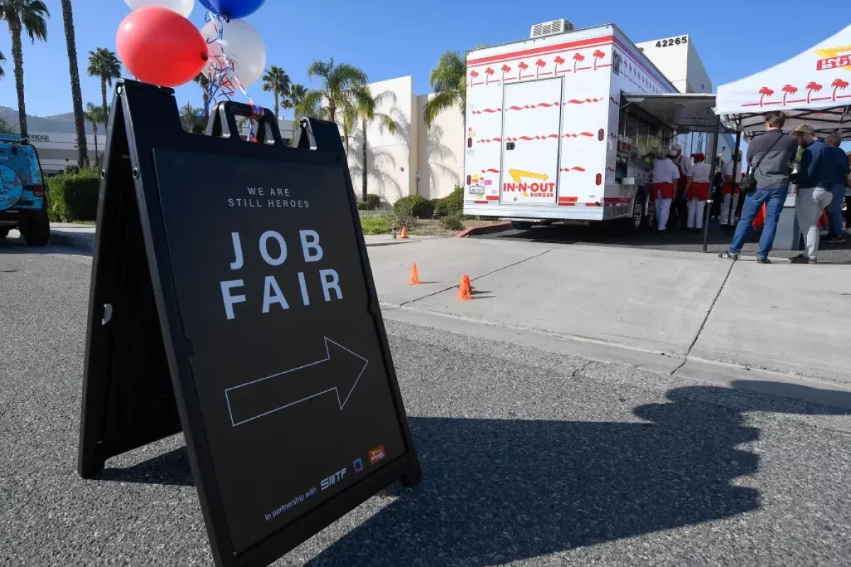Young US men are leaving workforce as AI threatens entry-level jobs