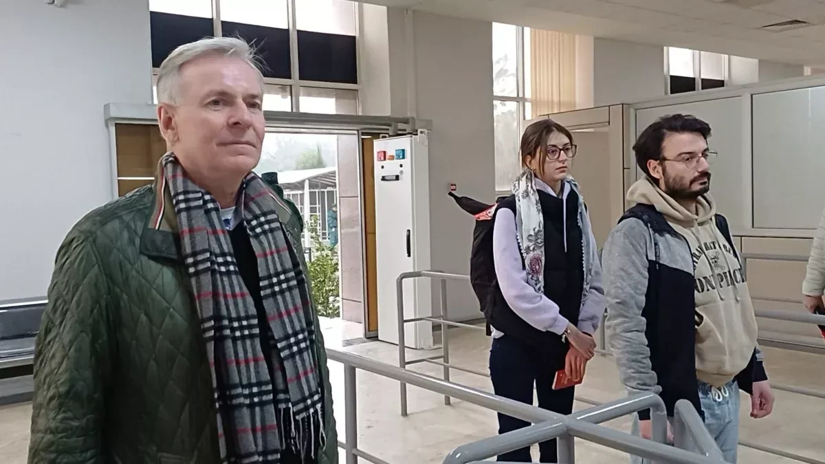 Austrian ambassador to Tehran vacuated to Azerbaijan photo