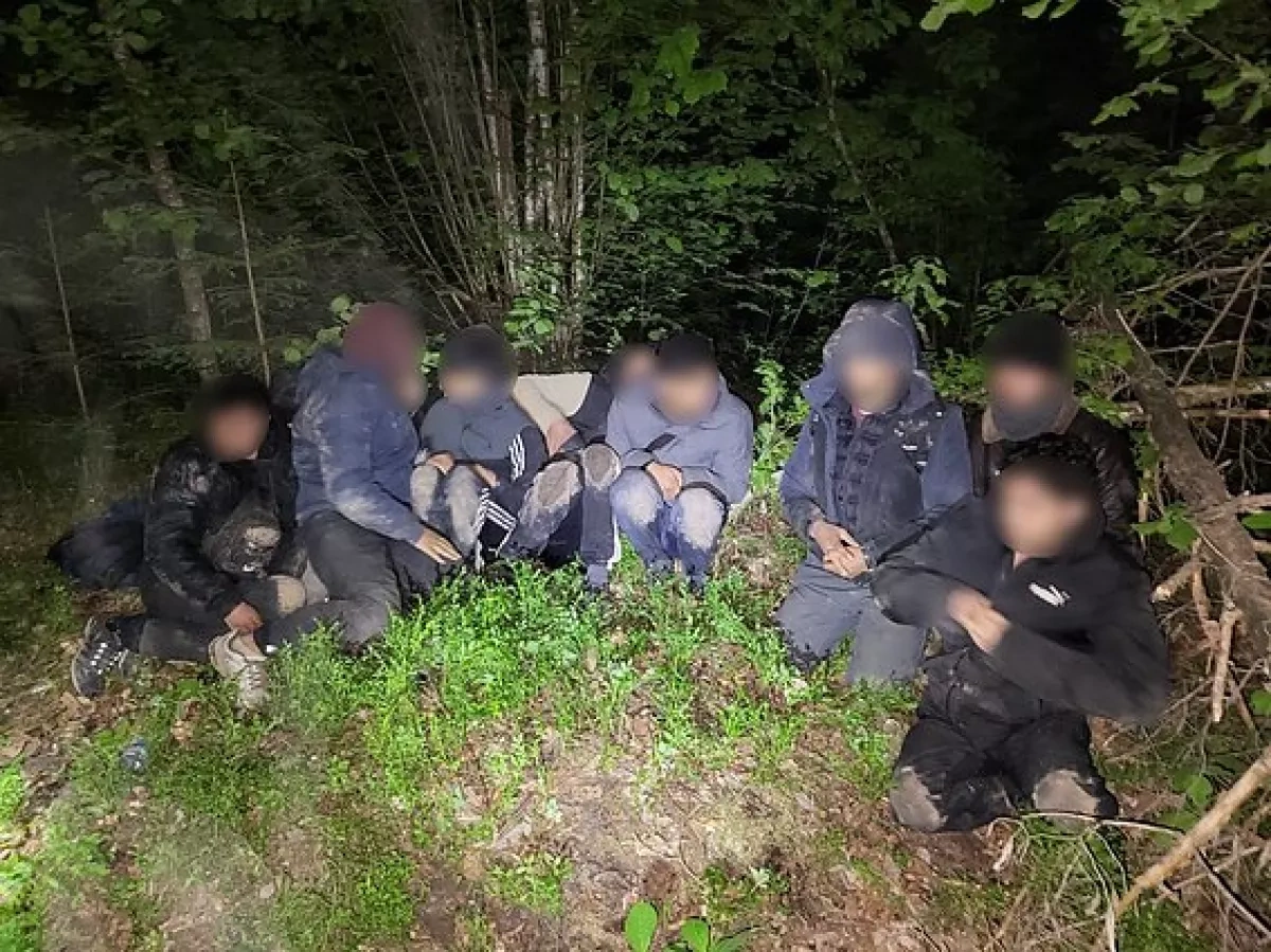 Lithuanian border guards stop 38 migrants crossing through tunnel PHOTO