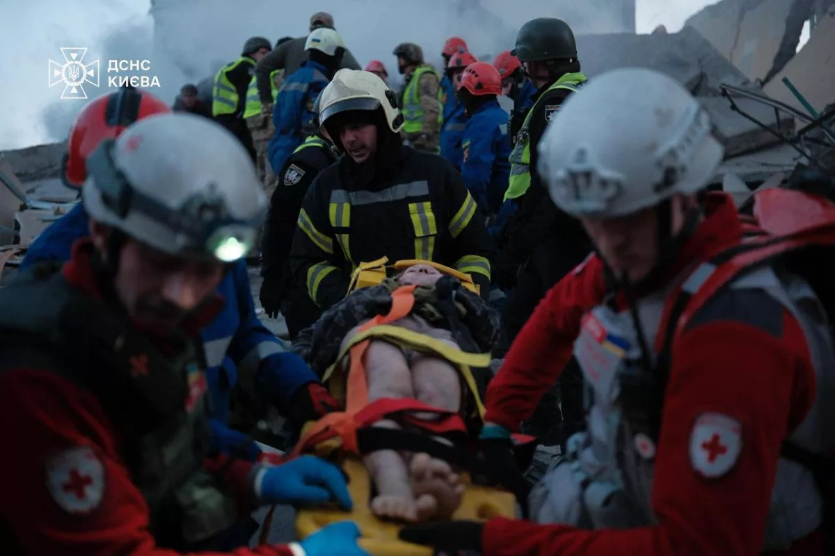 Russian strike turns Kyiv morning into tragedy PHOTO / VIDEO