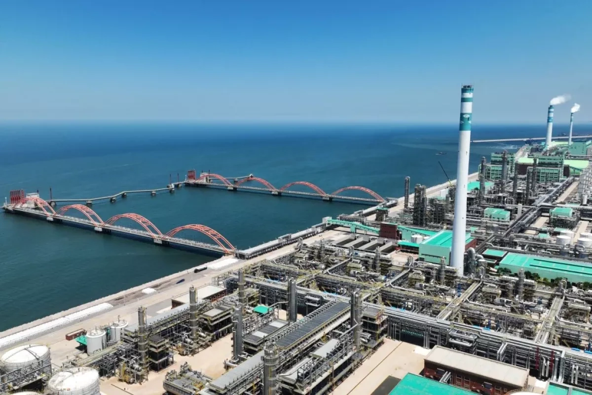 Hengli Petrochemical slides after US sanctions over alleged Iran oil purchases