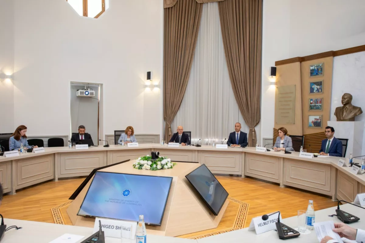 Azerbaijan, ADB explore new routes for green power exports PHOTO