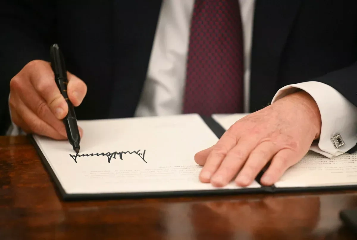 Trump signs final resolution at inaugural Board of Peace meeting
