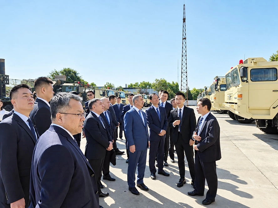 Azerbaijani Minister of Defense makes working visit to China (PHOTO)
