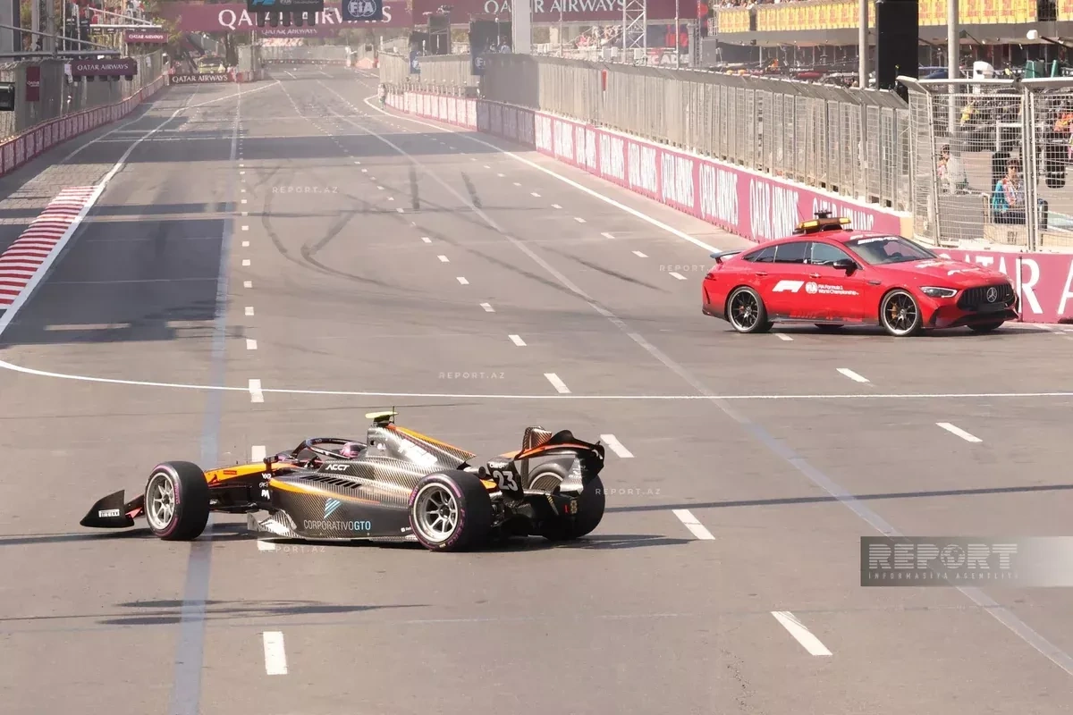 John Bennett crashes out of second F2 Feature Race in Baku PHOTO