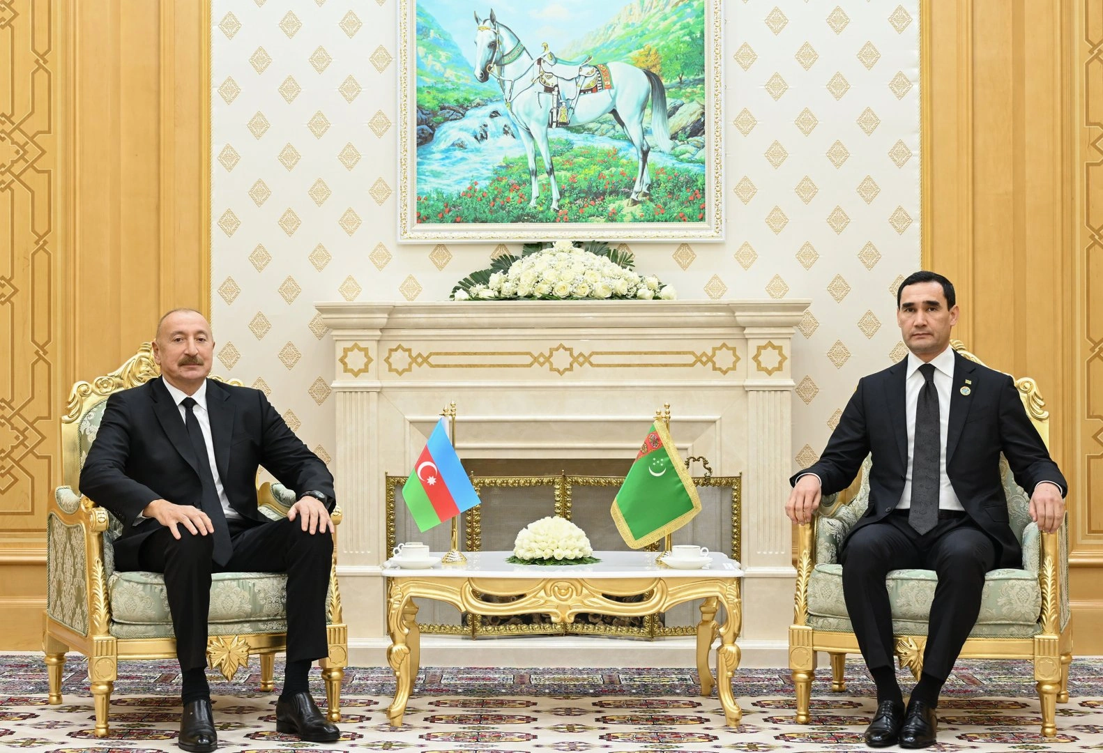 President Ilham Aliyev meets with President of Turkmenistan in Turkmenbashi (PHOTO)