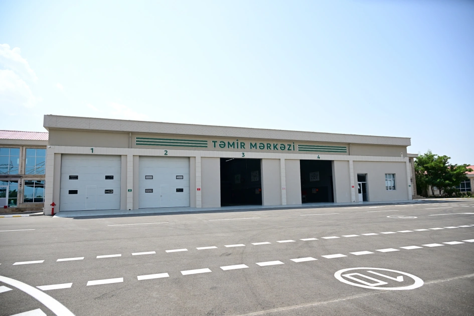 President Ilham Aliyev, First Lady Mehriban Aliyeva view new electric buses and inspect reconstruction progress of railway infrastructure in Nakhchivan (PHOTO)