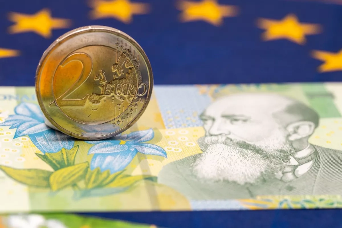 Romania could adopt euro in 2032, minister says