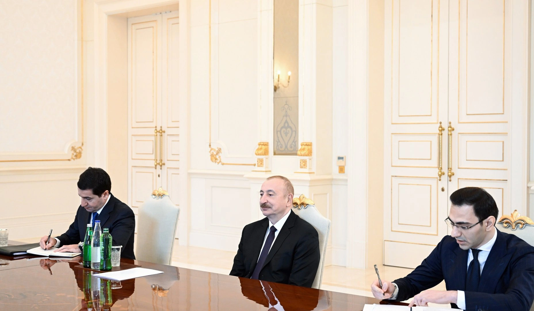 President Ilham Aliyev receives delegation headed by President of Arab Parliament (PHOTO)