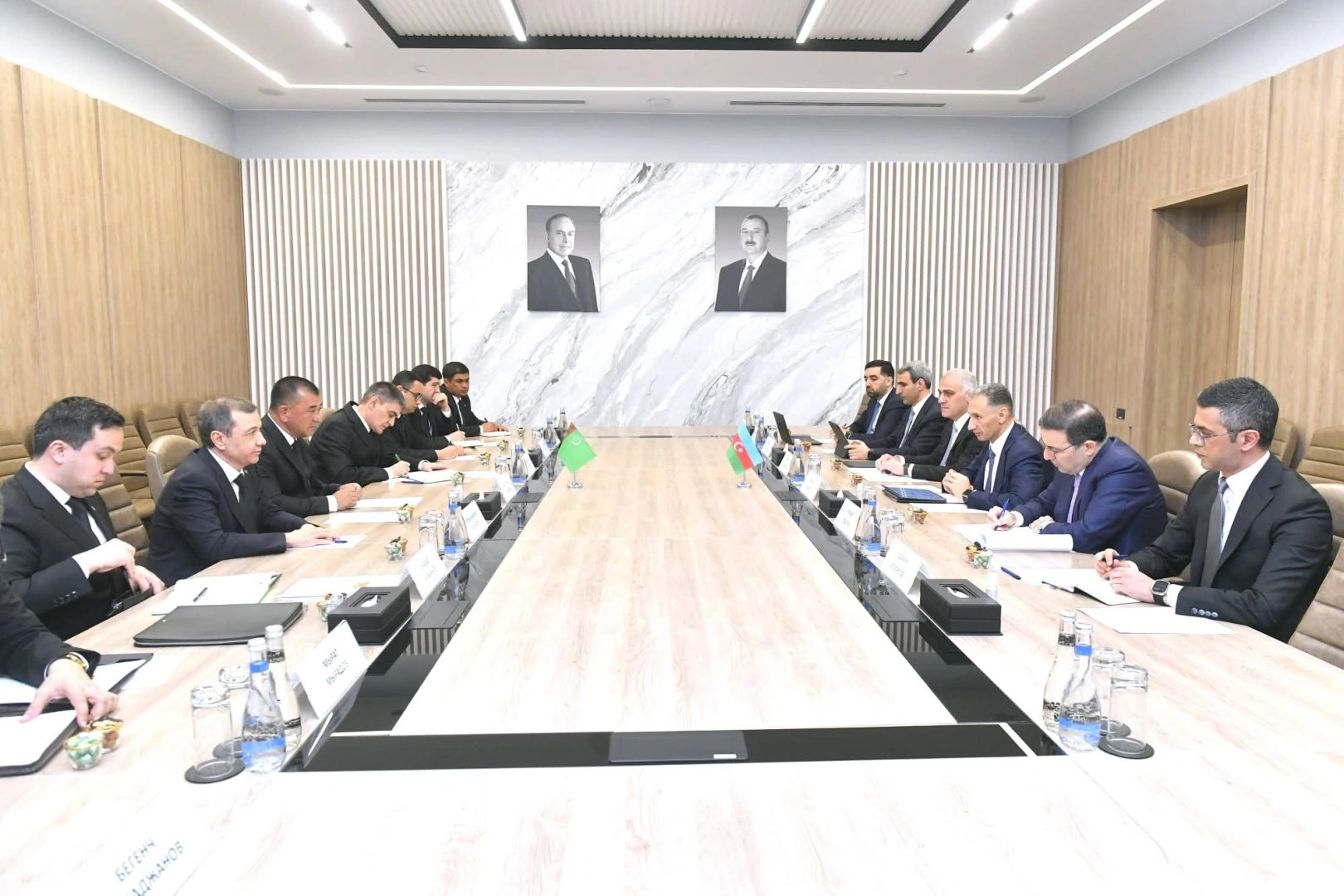 Azerbaijan, Turkmenistan assess development of transport cooperation