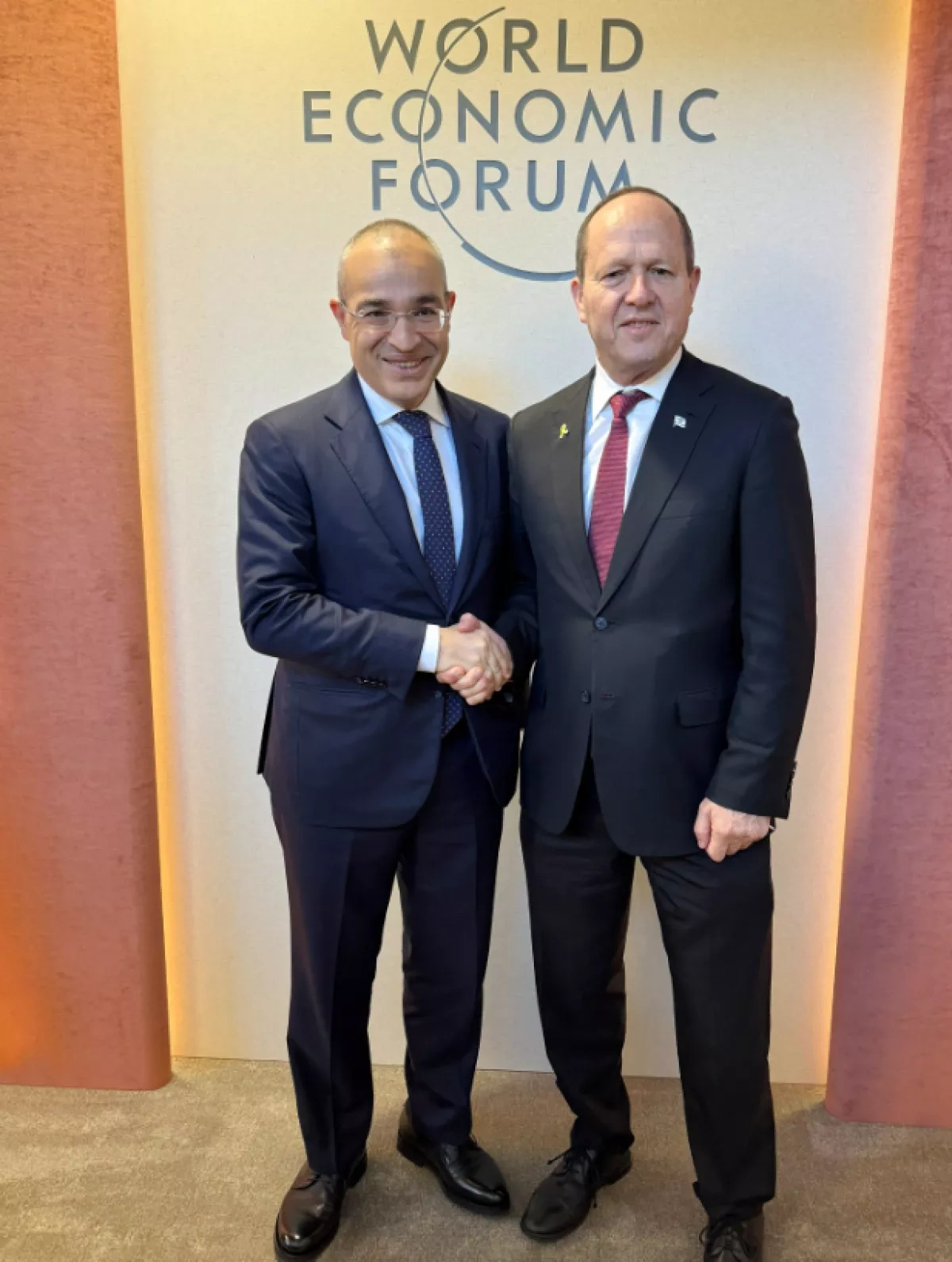 Azerbaijan, Israel discuss boosting economic, business cooperation in Davos