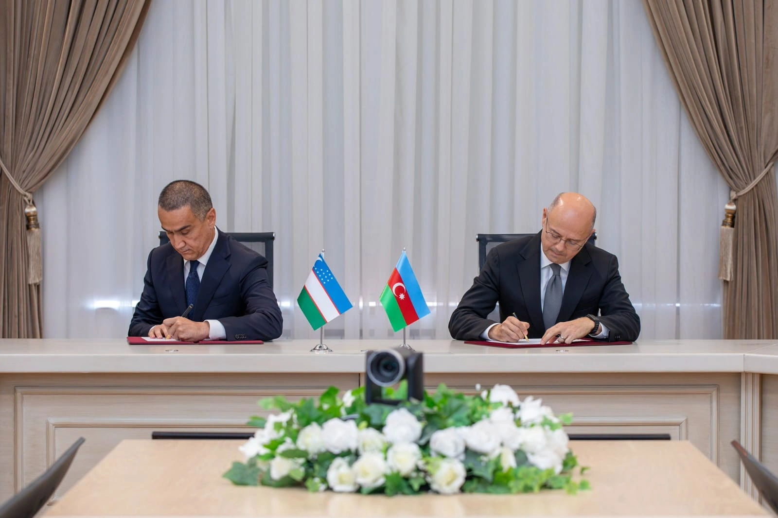 Azerbaijan, Uzbekistan ink roadmap for expanding energy cooperation (PHOTO)