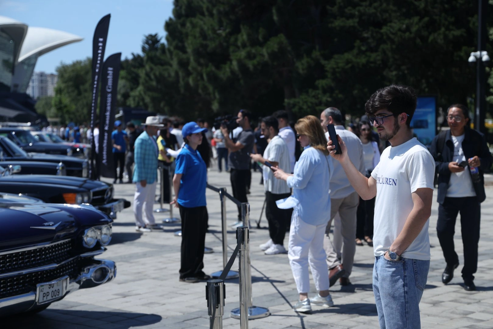 Baku boulevard hosts festival of classic and supercars (PHOTO)
