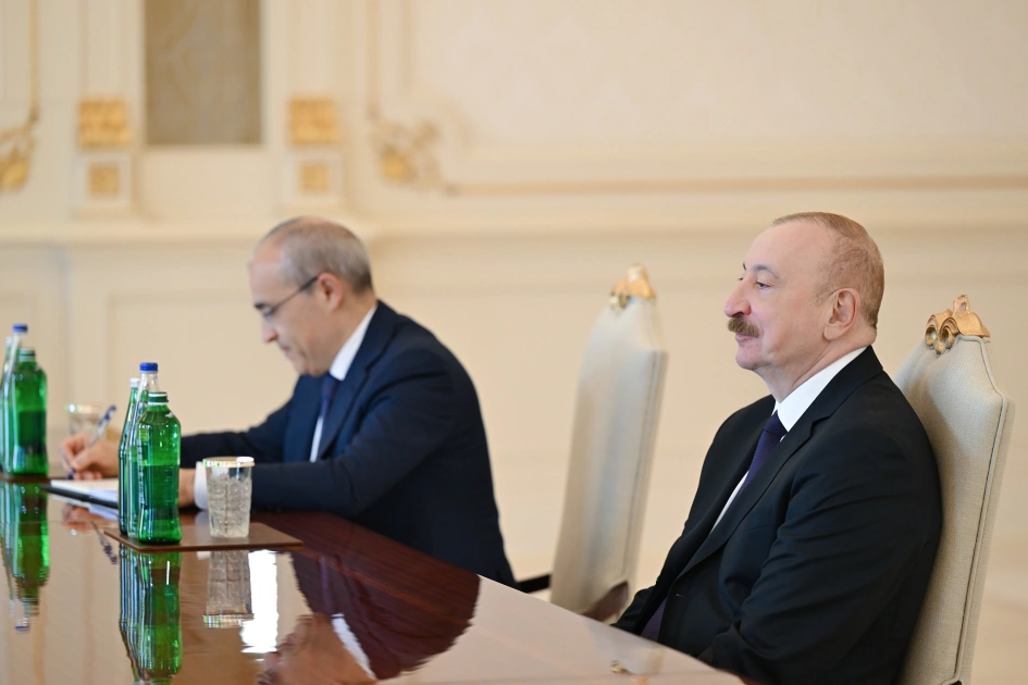 President Ilham Aliyev receives delegation led by Chairman of Islamic Development Bank group (PHOTO)