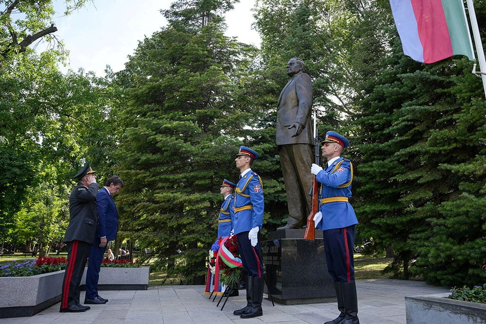 Azerbaijani Defense Minister pays official visit to Serbia (PHOTO)