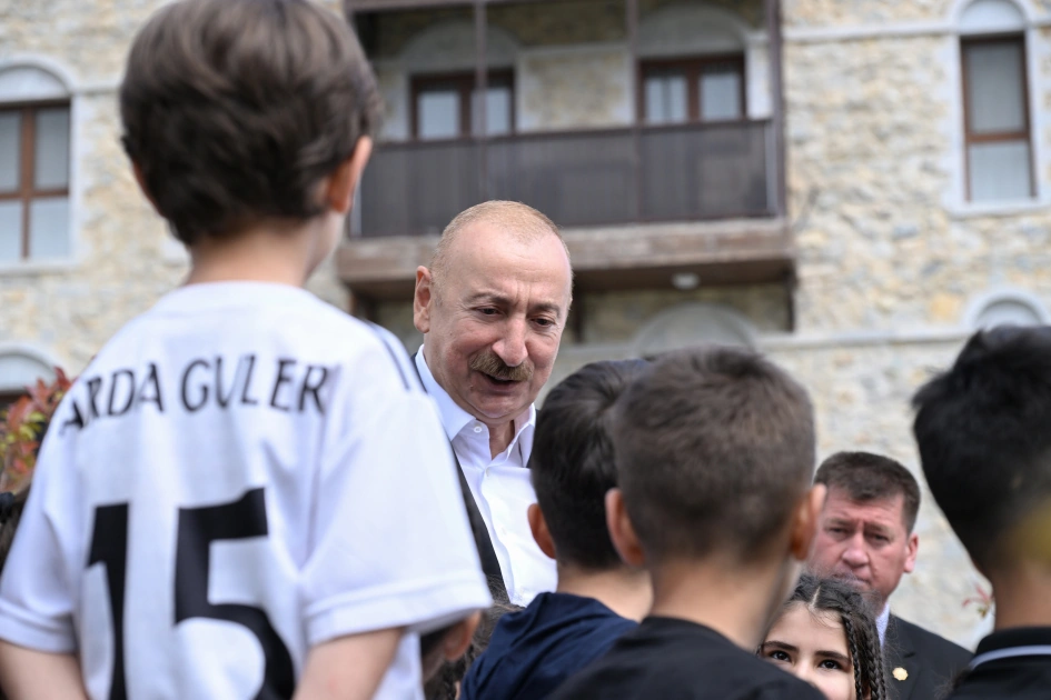 President Ilham Aliyev and President Serdar Berdimuhamedov visit first residential complex built in Shusha city (PHOTO)