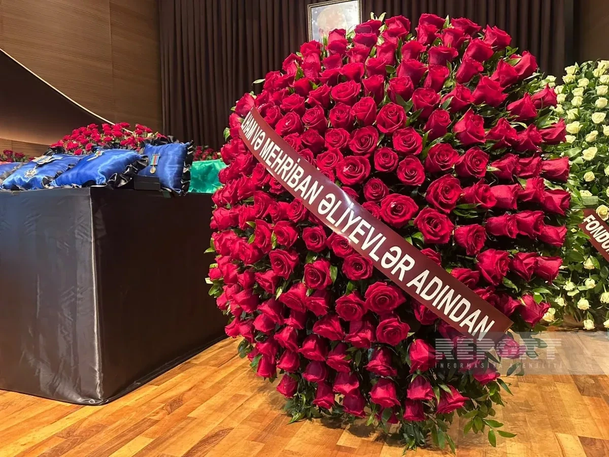 President Aliyev honours renowned poet with wreath at farewell ceremony PHOTO