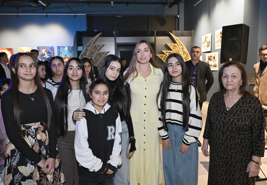 Head of Baku Media Center Arzu Aliyeva and Alena Aliyeva attend “10 Years Lived in Colors” exhibition (PHOTO)