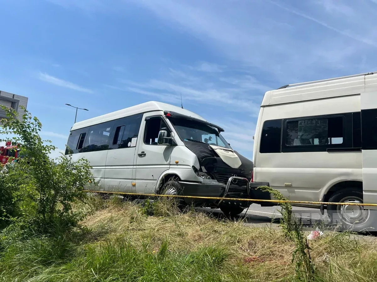 One dead after car hits school minibus in Georgia's Gardabani PHOTO