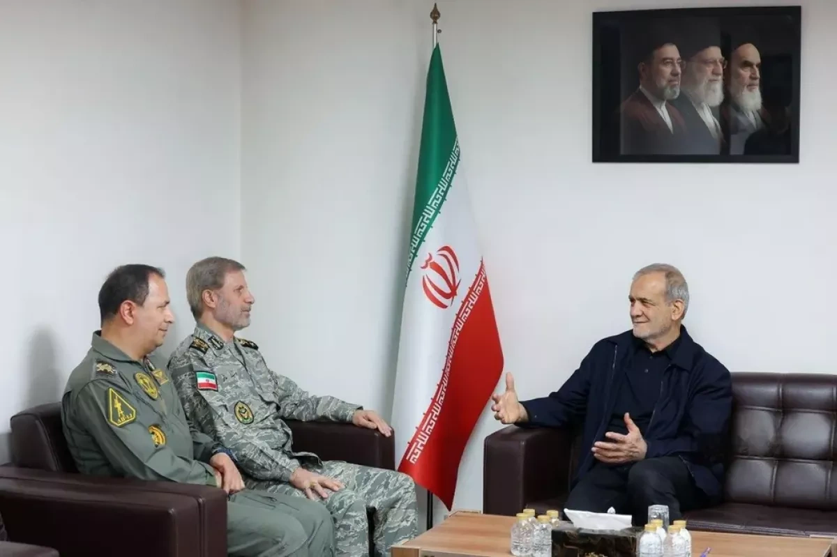 Iranian president meets armed forces commander, praises courage, decisive actions