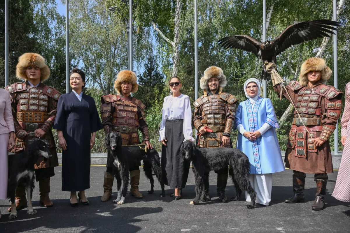 Azerbaijan’s first lady visits Ala Archa State Residence in Bishkek PHOTO