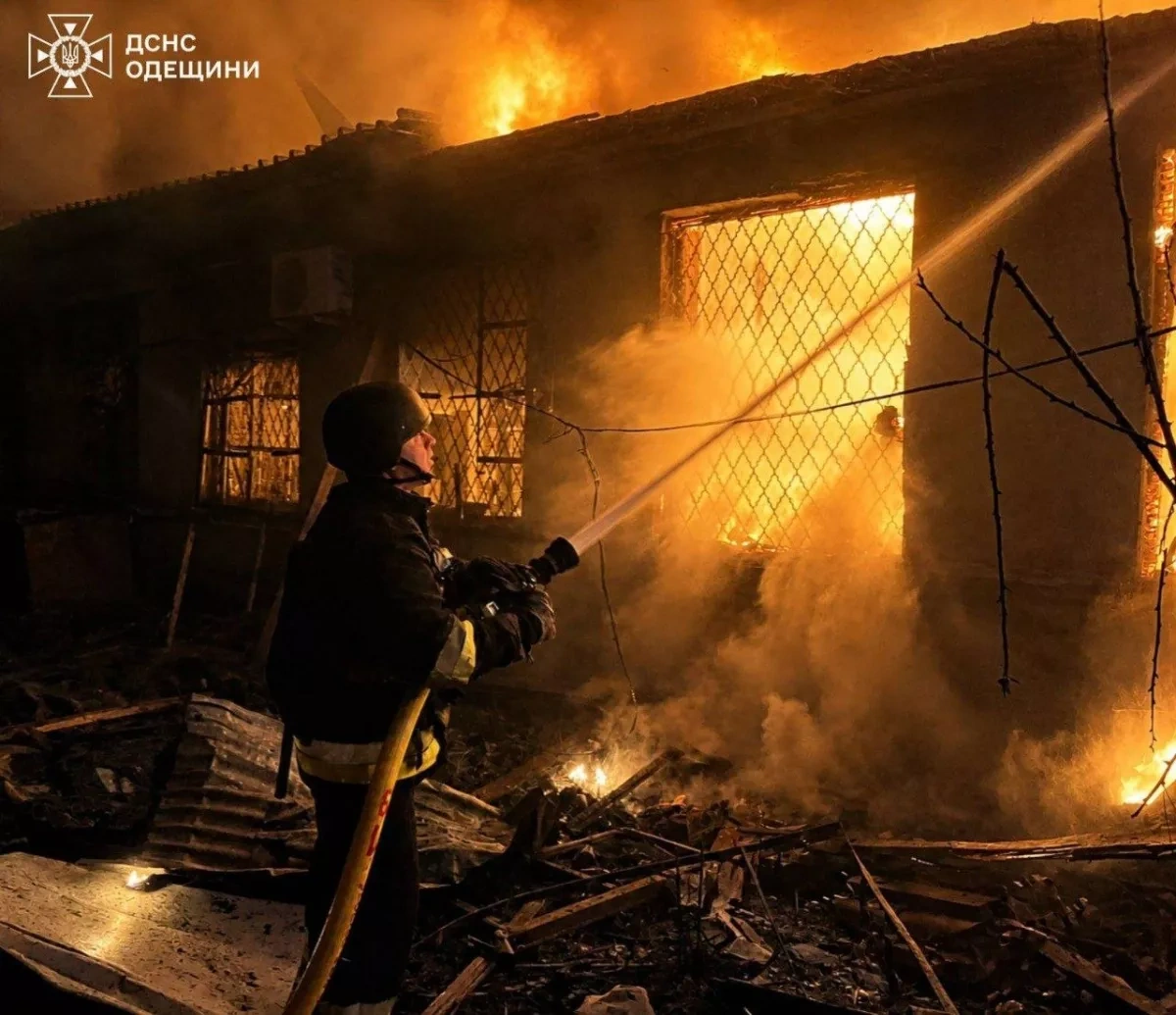 Russia pounds multiple Ukrainian regions in coordinated strikes PHOTO