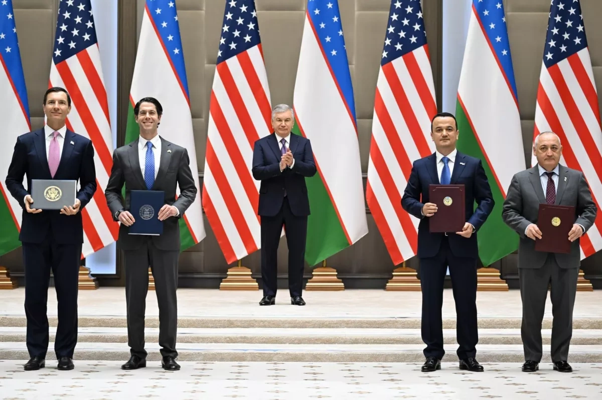 Uzbek leader holds high-level talks with US business leaders in Tashkent PHOTO