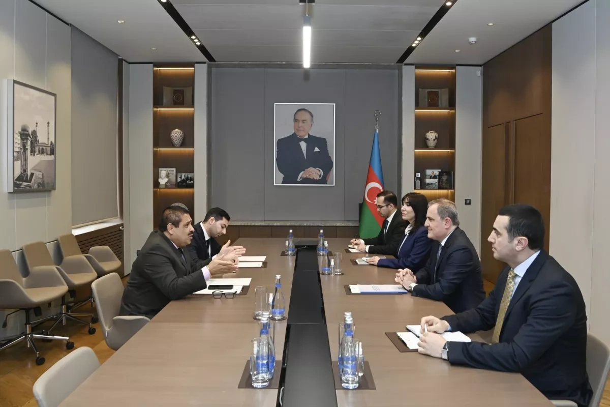 Azerbaijan’s foreign minister receives outgoing Colombian ambassador