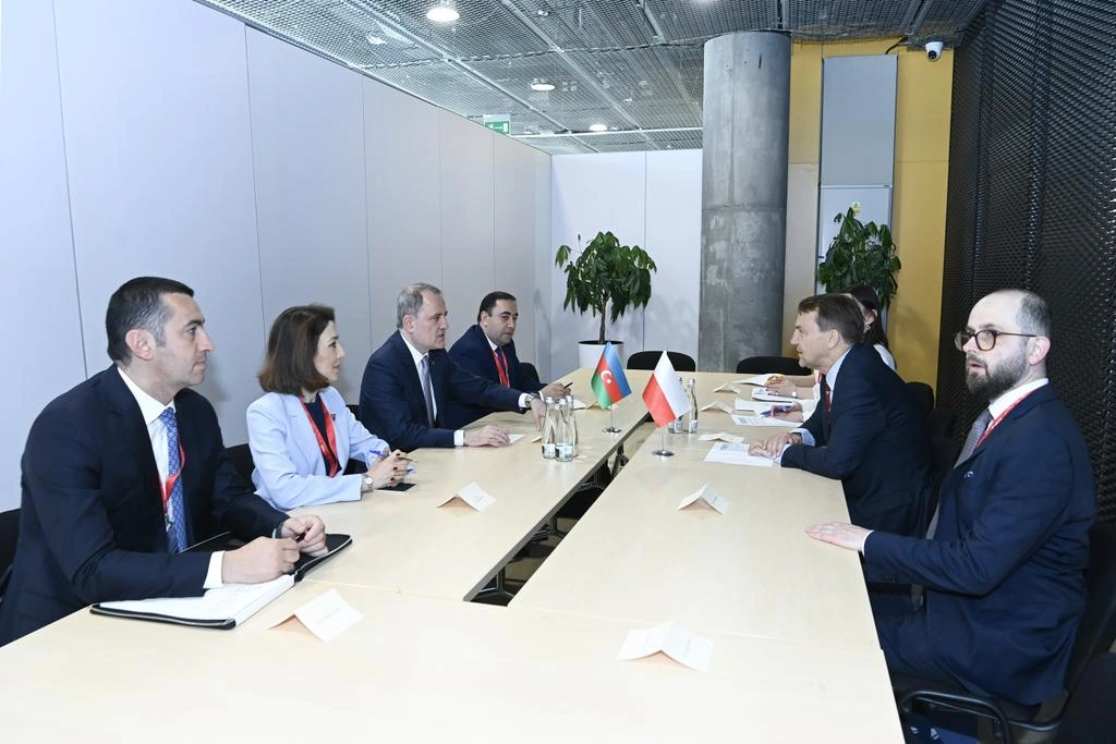 Azerbaijan and Poland discuss prospects for development of bilateral relations (PHOTO)