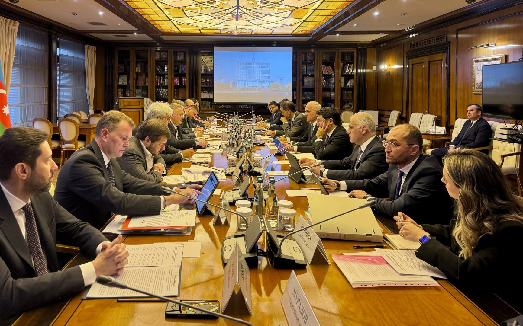 Azerbaijan and Russia discuss expanding trade, investment ties