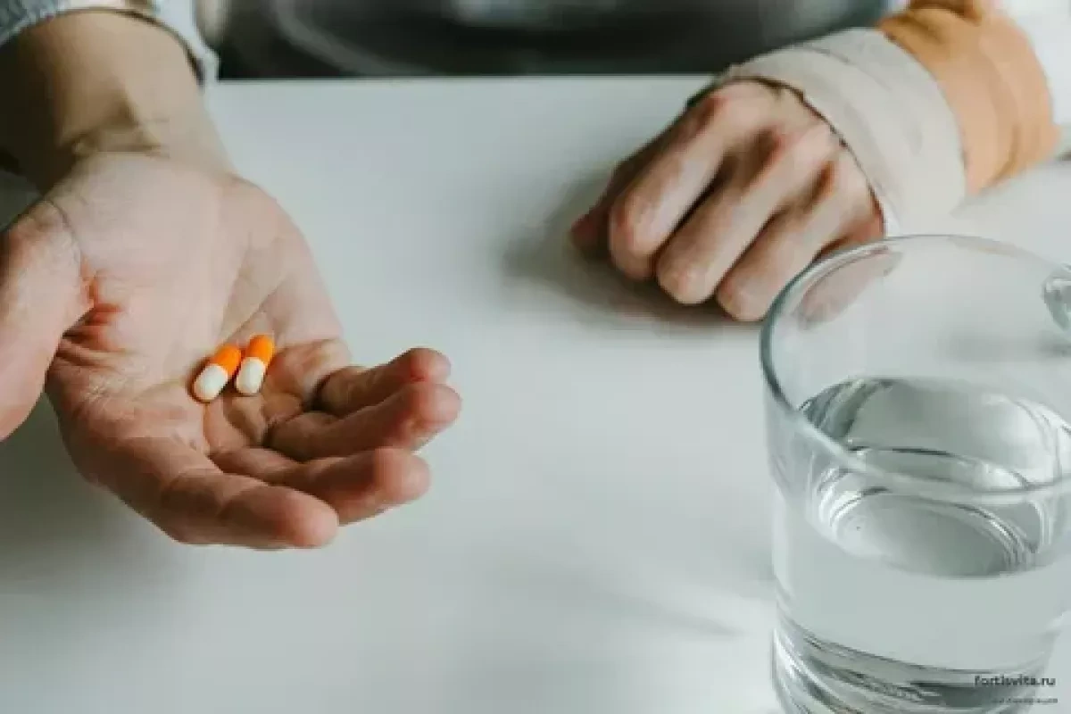 US FDA clears first over-the-counter acetaminophen-naproxen painkiller