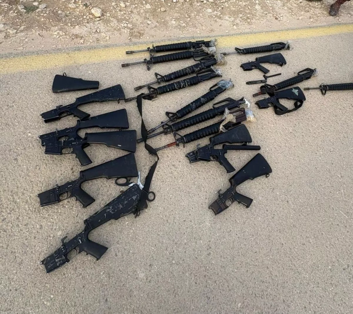 Israeli army intercepts weapons smuggling at western border