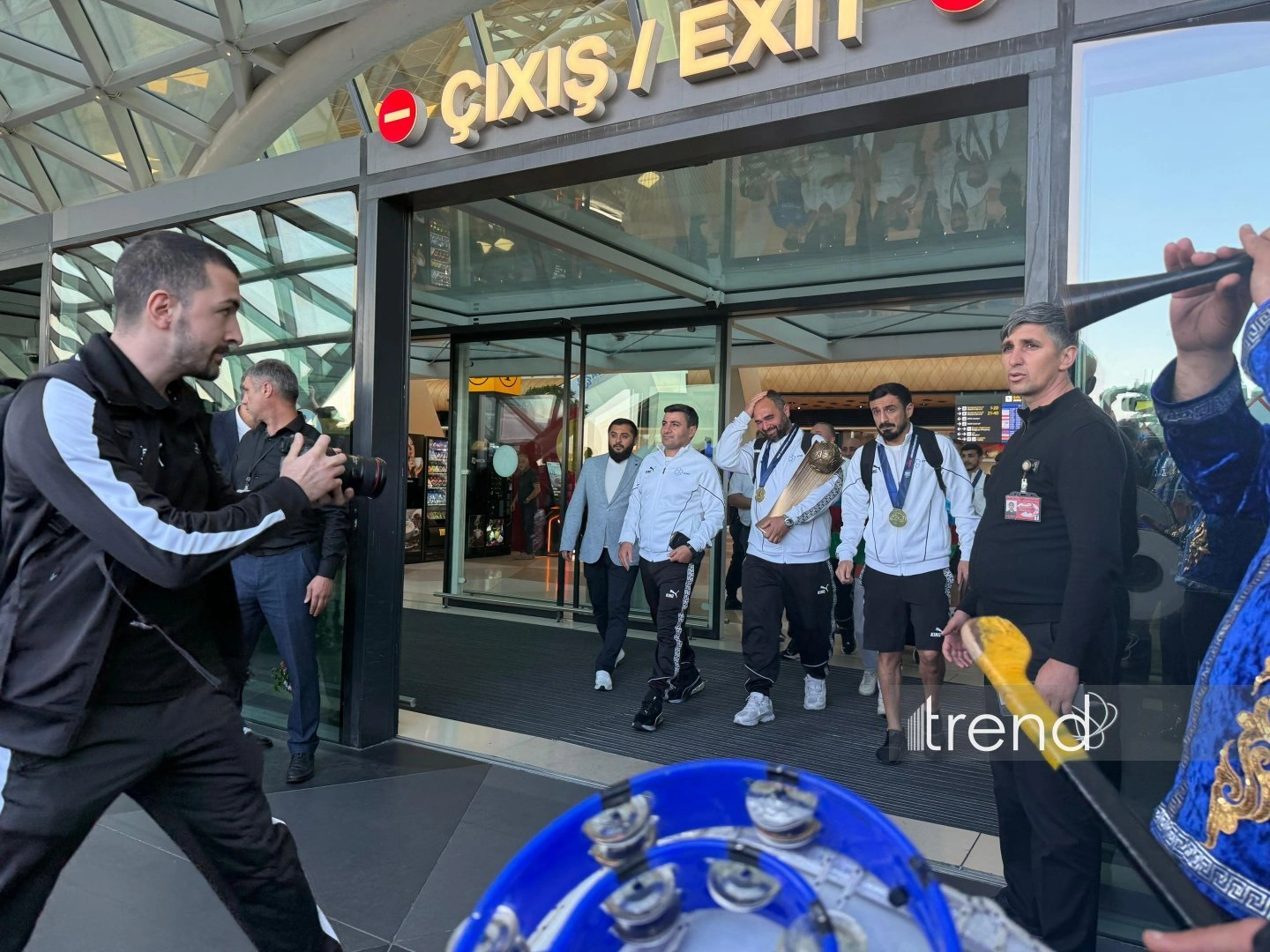 Azerbaijan’s European minifootball champions return home (PHOTO)