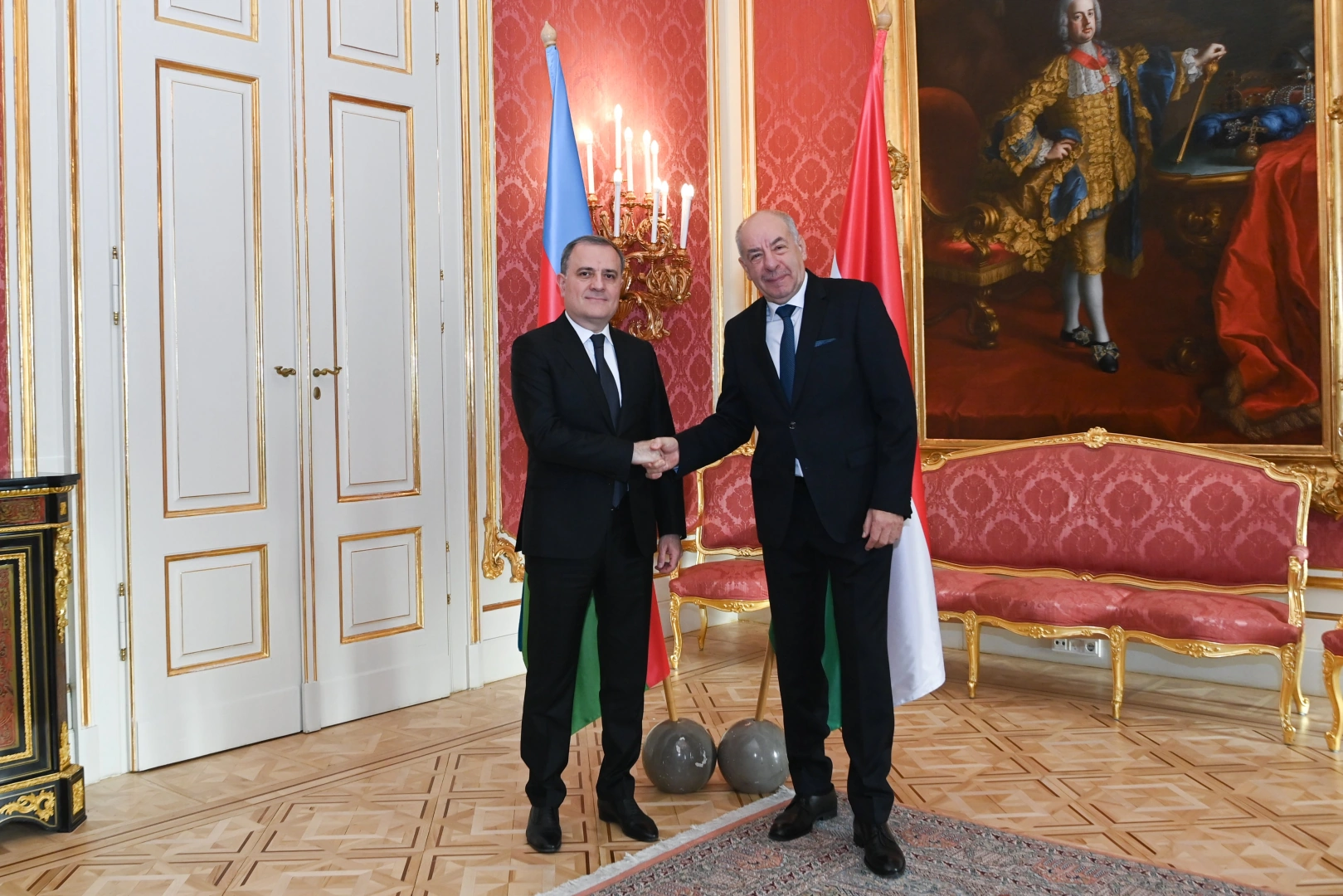 Azerbaijani FM discusses expanding strategic partnership with Hungarian president (PHOTO)