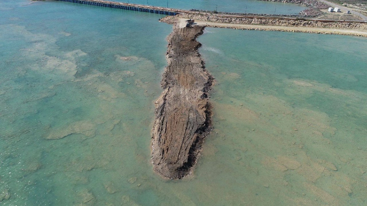 Kazakhstan's Aktau Port starts dredging works to boost TITR capacity by 30%
