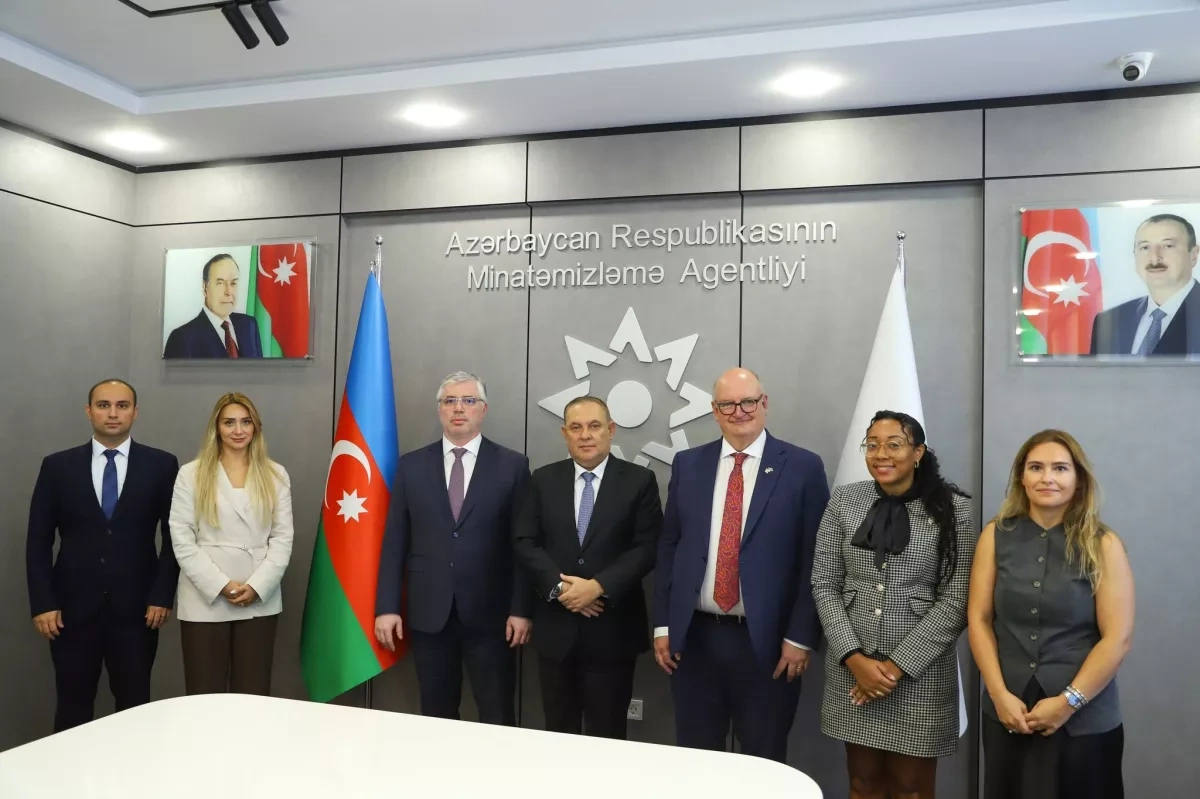 Azerbaijan, UK discuss new projects to tackle mine threat PHOTO