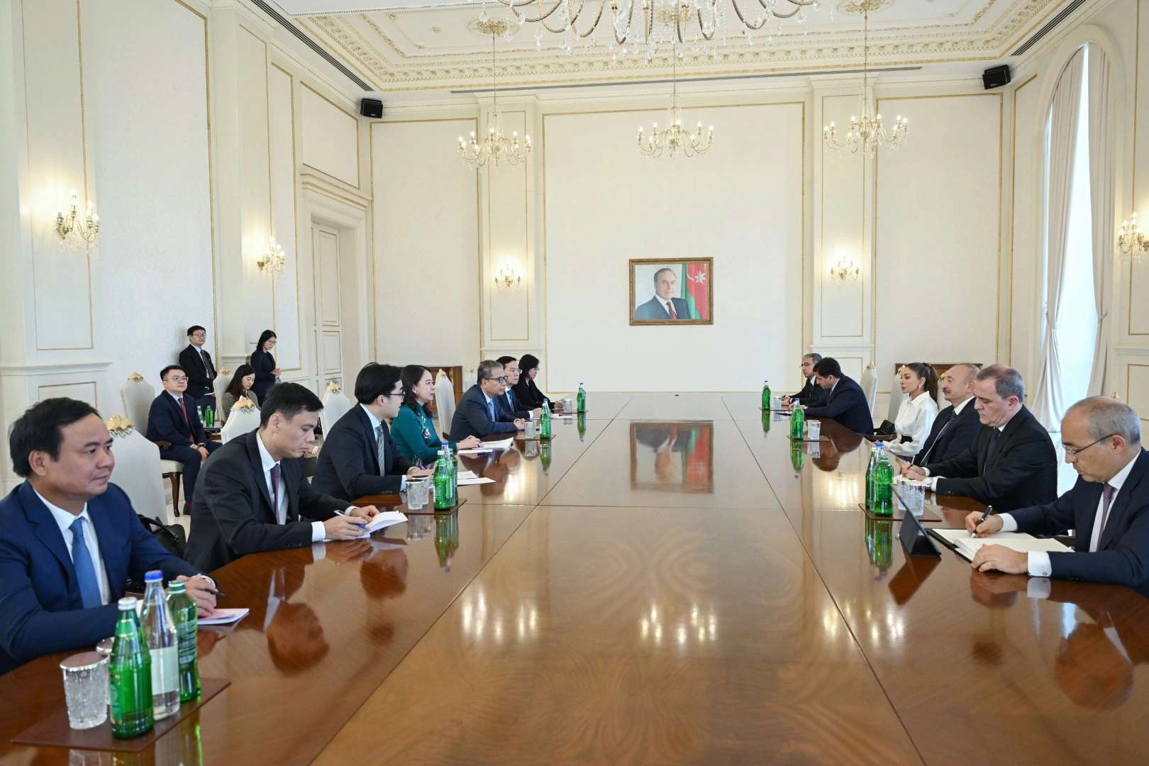 President Ilham Aliyev, First Lady Mehriban Aliyeva meet with Vietnam's Vice President (PHOTO)