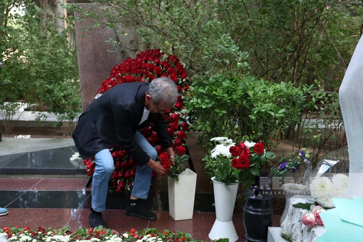 Baku honors iconic singer Muslim Magomayev on 84th birth anniversary PHOTO